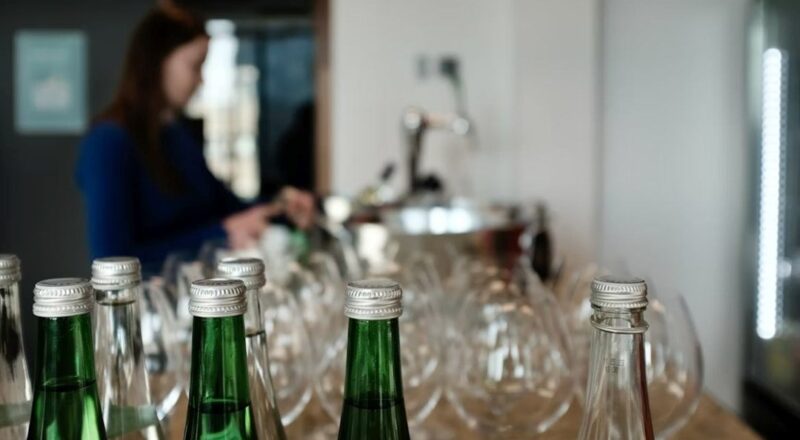 cam-siselerde-mikroplastik-orani-daha-yuksek-cikti