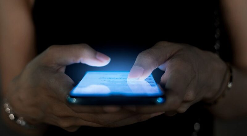 cin-devi-rekor-kirdi:-sarji-en-uzun-sure-giden-akilli-telefonlar-belli-oldu