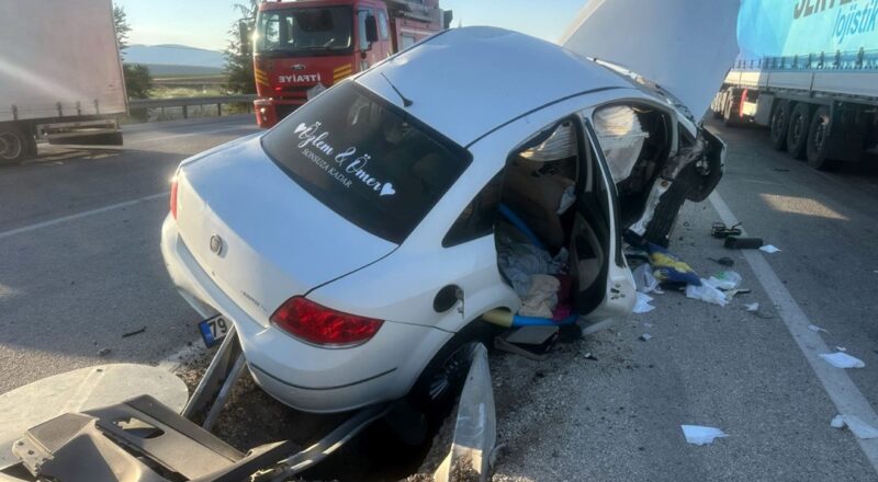 afyonkarahisar’da-feci-kaza:-ustegmen-oldu,-esi-yaralandi